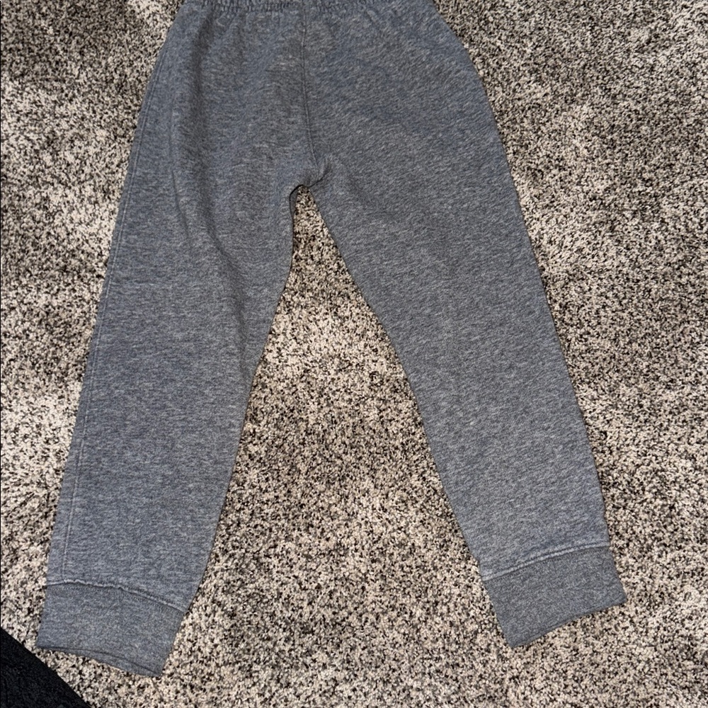 Boys Nike sweatpants. - Picture 3 of 3